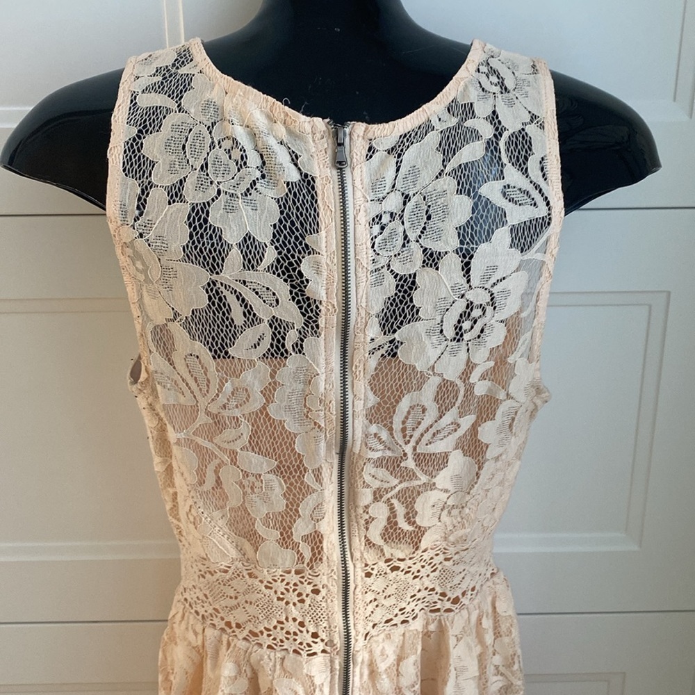 FOREVER 21, Light Pink lace summer short sleeved dress. - Picture 9 of 11